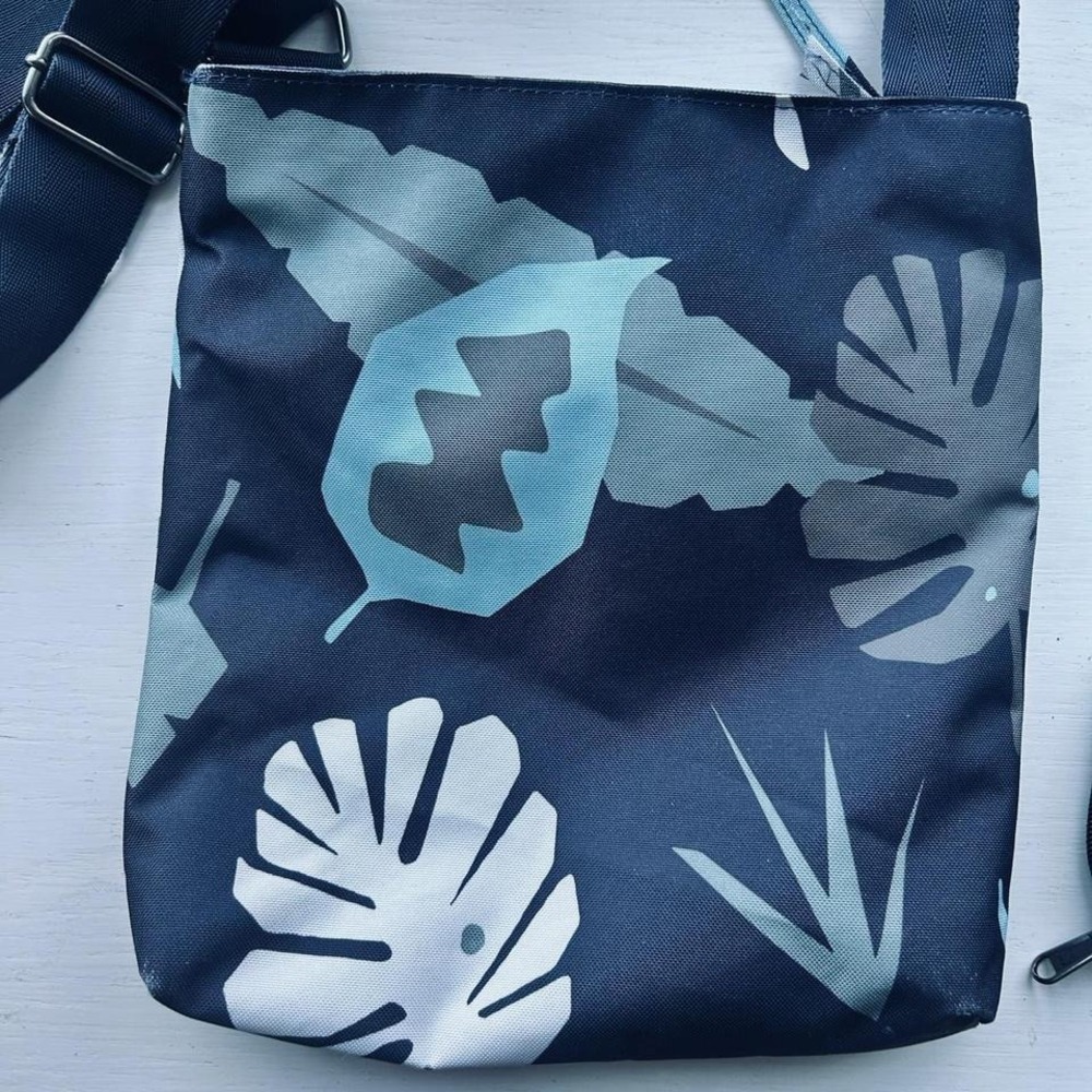 Dakine purse and wallet set NWOT blue tropical print crossbody storage - Picture 8 of 8